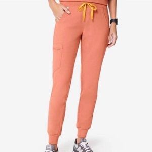 Figs scrub set coral